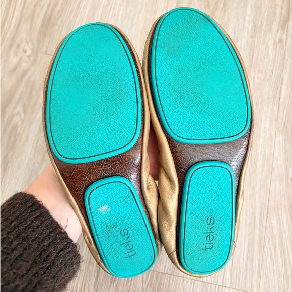 Tieks by Gavrieli metallic gold leather foldable ballet flat 9 - Picture 3 of 4